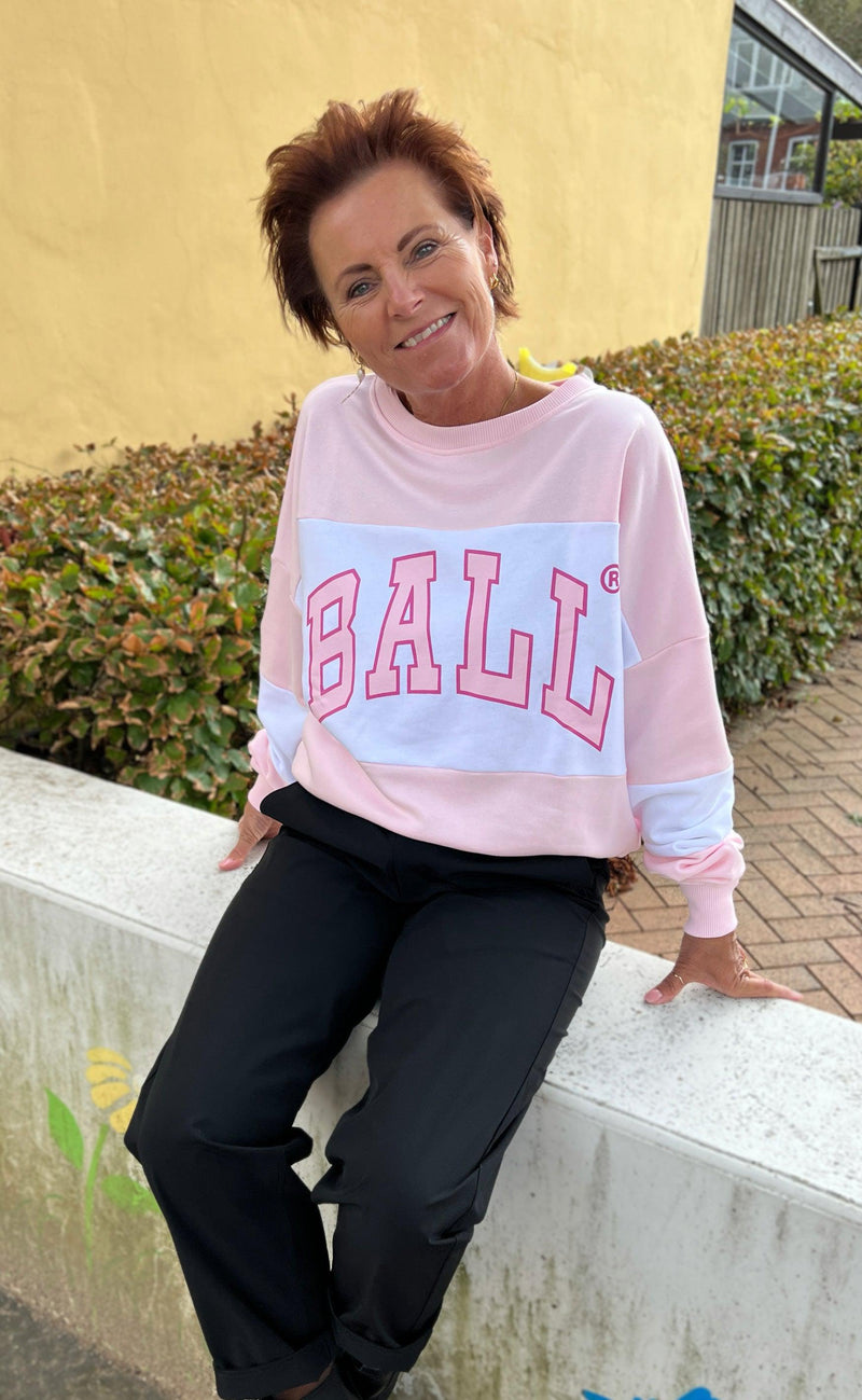 BALL Original Sweatshirt - J. Robinson - Milkshake