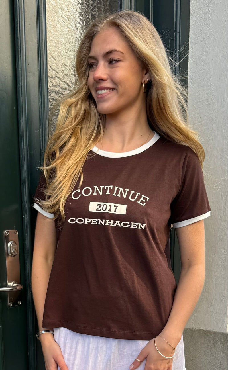 Continue T-shirt - Dea - Brown