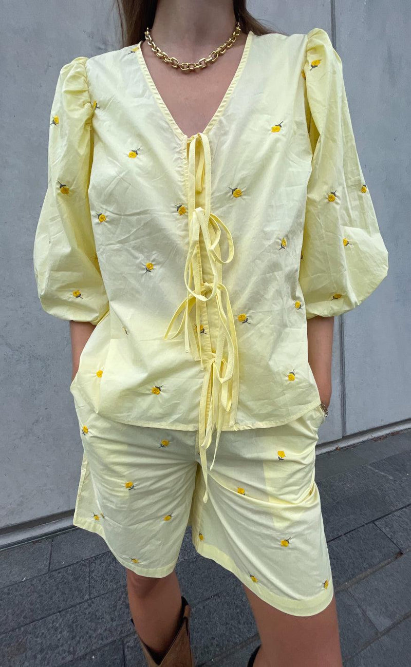 Noella Bluse - Asia - Pale Yellow W. Flower