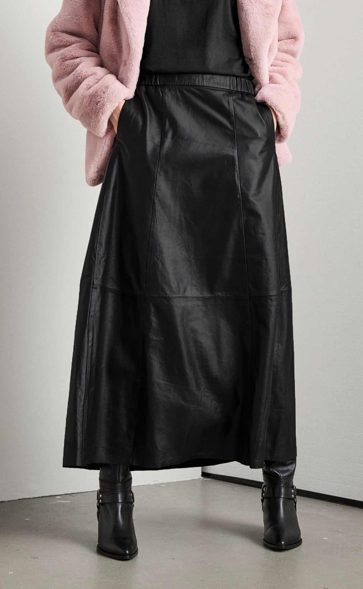 Notyz Nederdel - A-Shape - Black