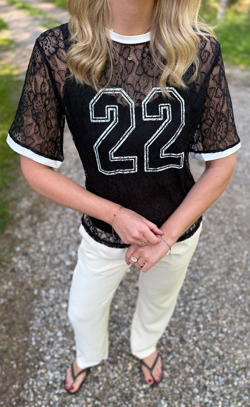 Say INA Copenhagen Bluse - Susanna Football - Black Lace (vendbar)