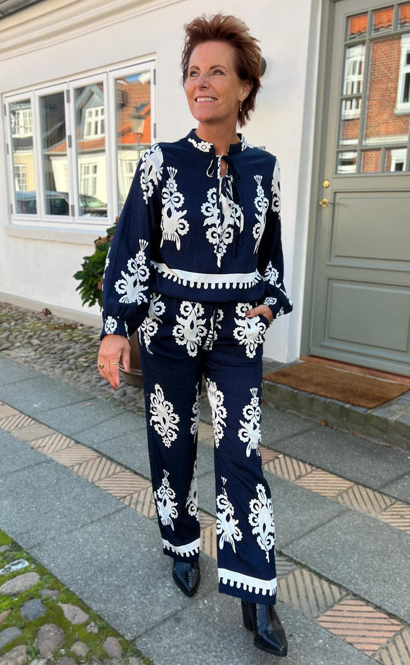 Say INA Copenhagen Bukser - Tora - Navy Blue Paisley