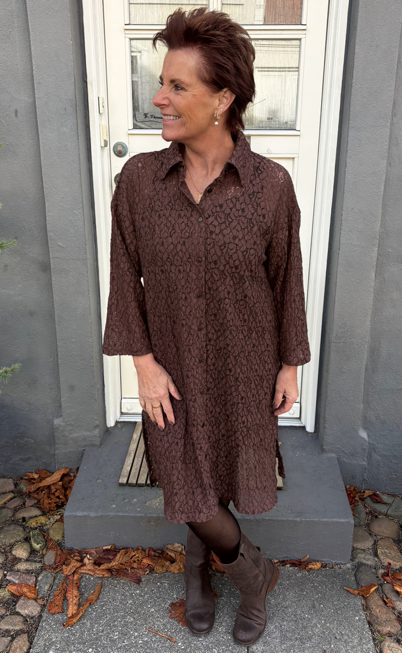 Say INA Copenhagen Kjole - Belle Lace - Dark Brown