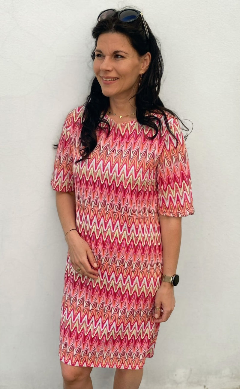 Say INA Copenhagen Kjole - Diana - Pink Zig Zag