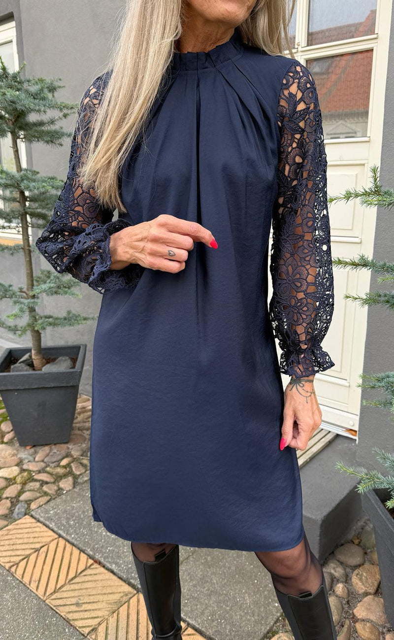 Say INA Copenhagen Kjole - Hazel Lace - Navy Blue