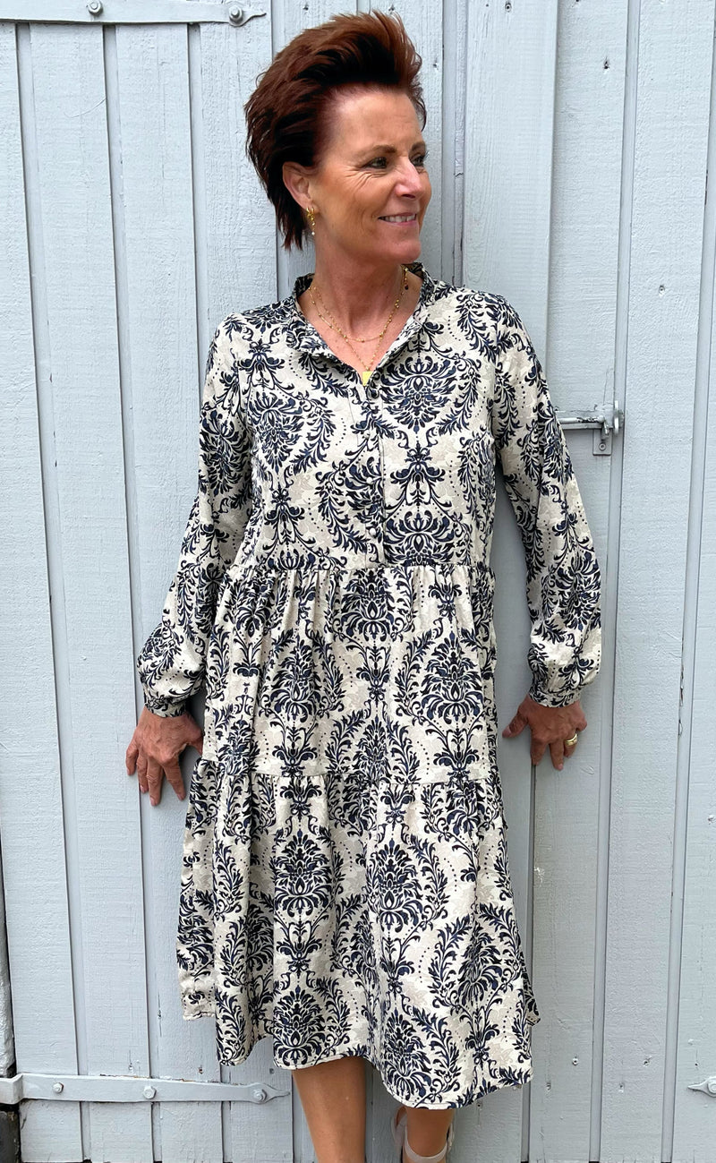 Say INA Copenhagen Kjole - Maiken - Creme / Blue Paisley