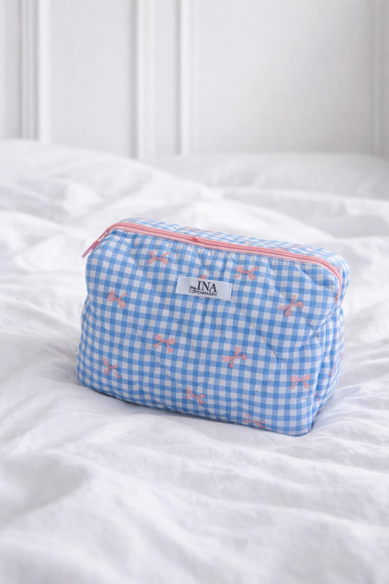 Say INA Copenhagen Makeup Taske - Medium - Blue Checks W. Bows