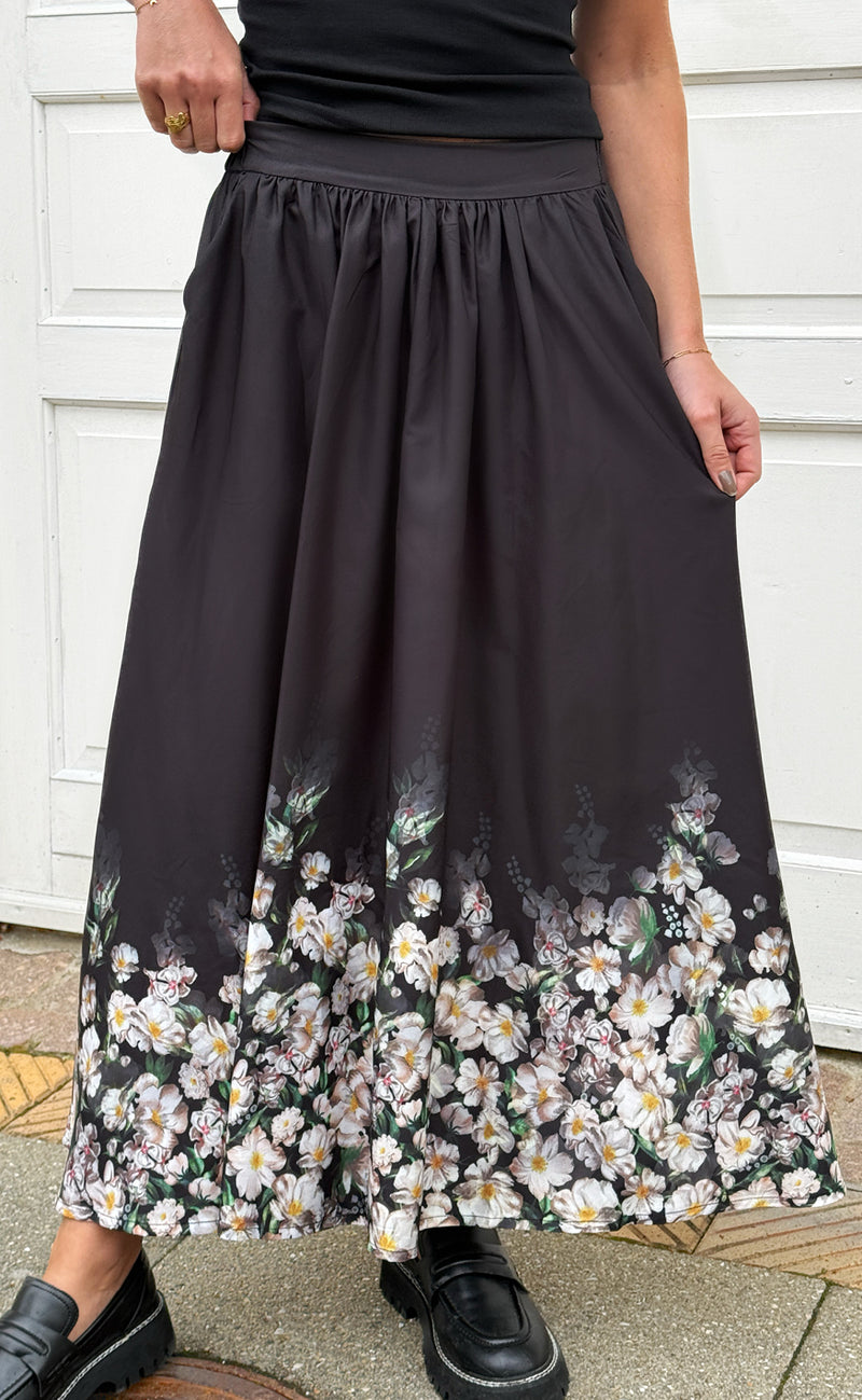 Say INA Copenhagen Nederdel - Lucia - Black W. Flowers