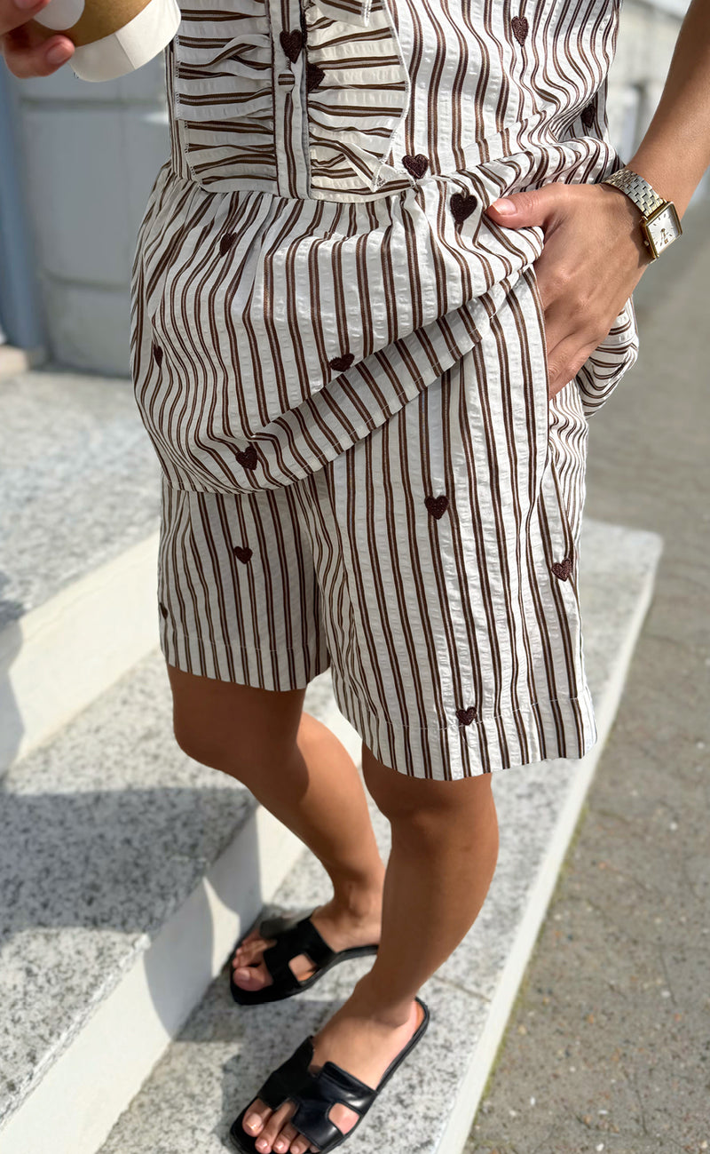 Say INA Copenhagen Shorts - Liv - White / Brown Striped W. Brown Hearts