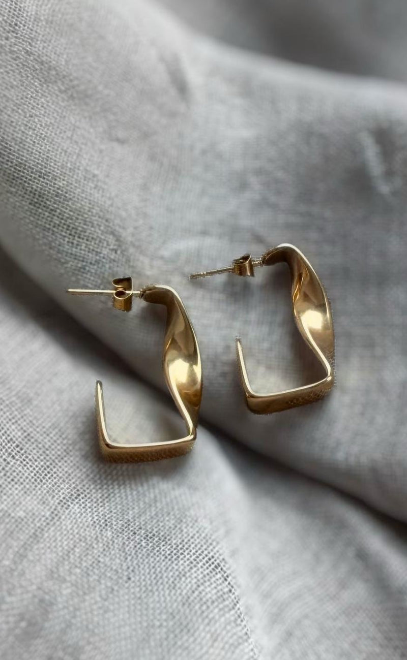 Smykkeli Copenhagen Øreringe - Twisted - Gold Colour