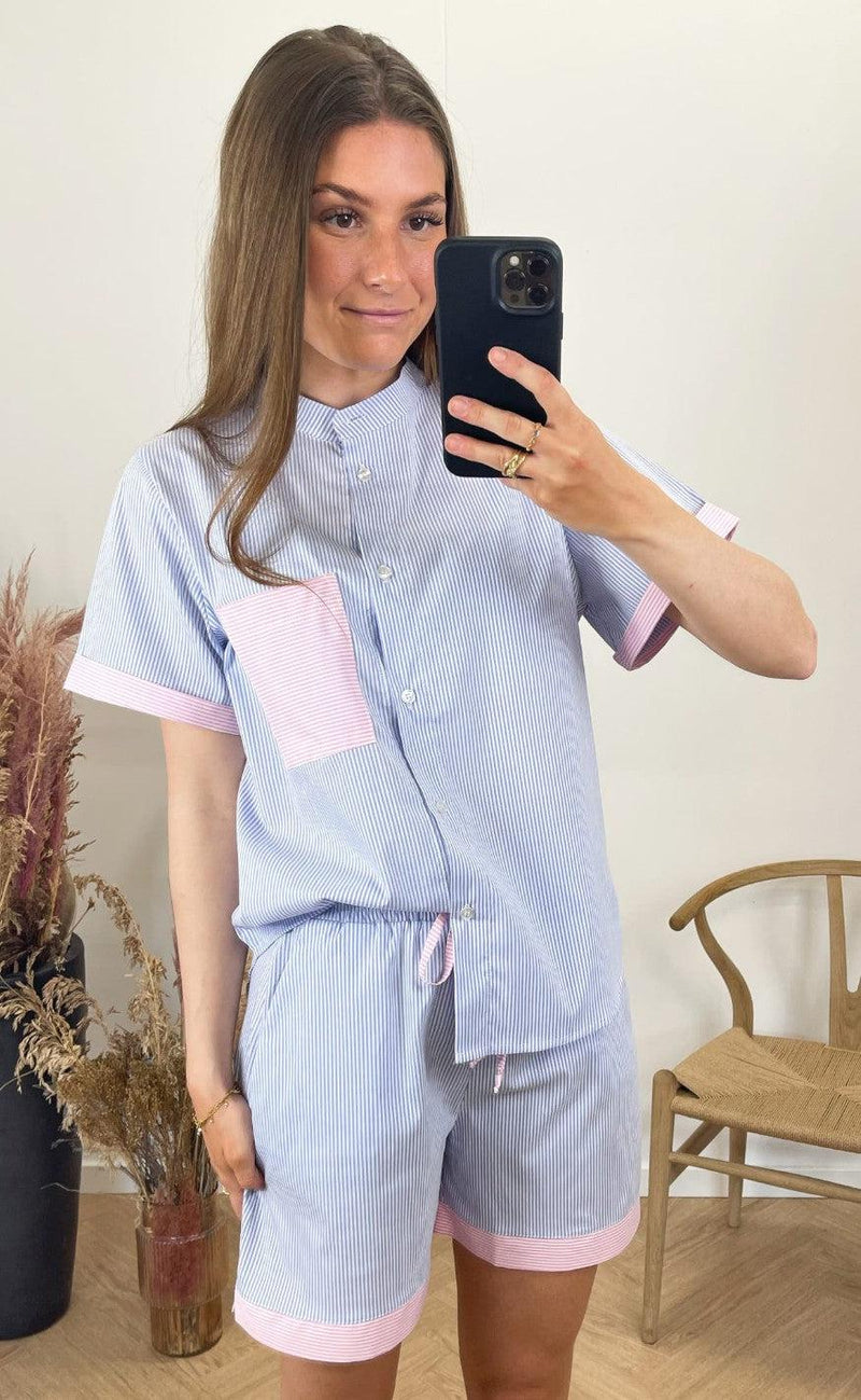 Noella T-shirt - Ebony - Light Blue/Rose Mix
