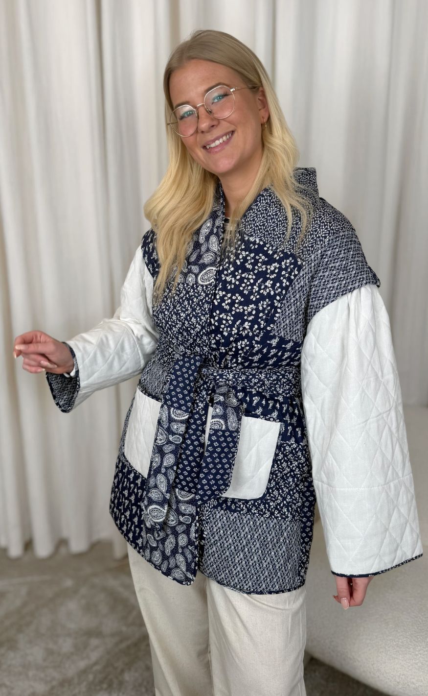 A-View Jakke - Katie patch - 687 Navy/white
