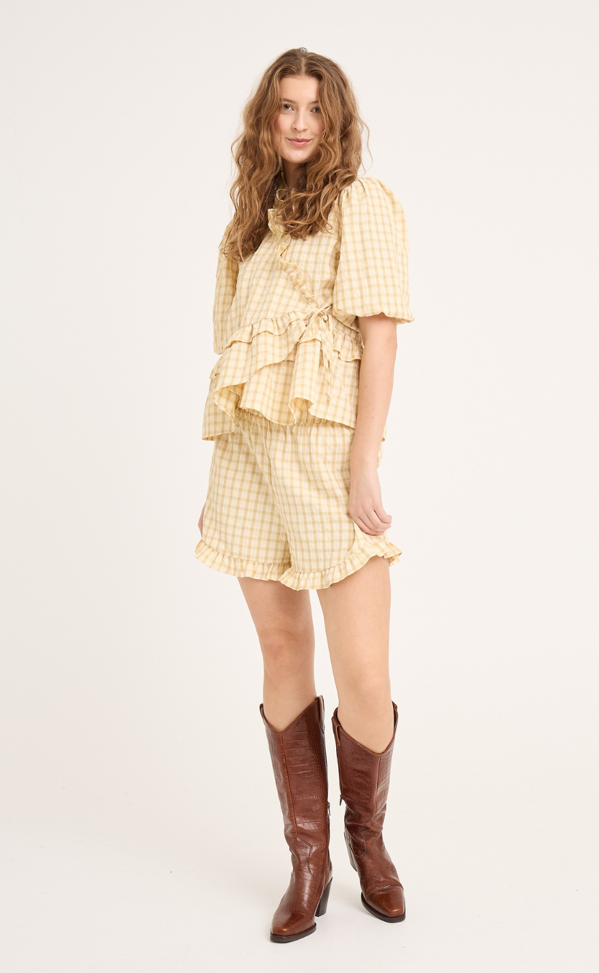 A-View Shorts - Aulina - Pale Yellow