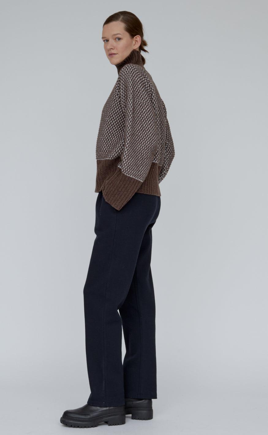 Basic Apparel Strik - Line T-Neck - Light Grey/Brown