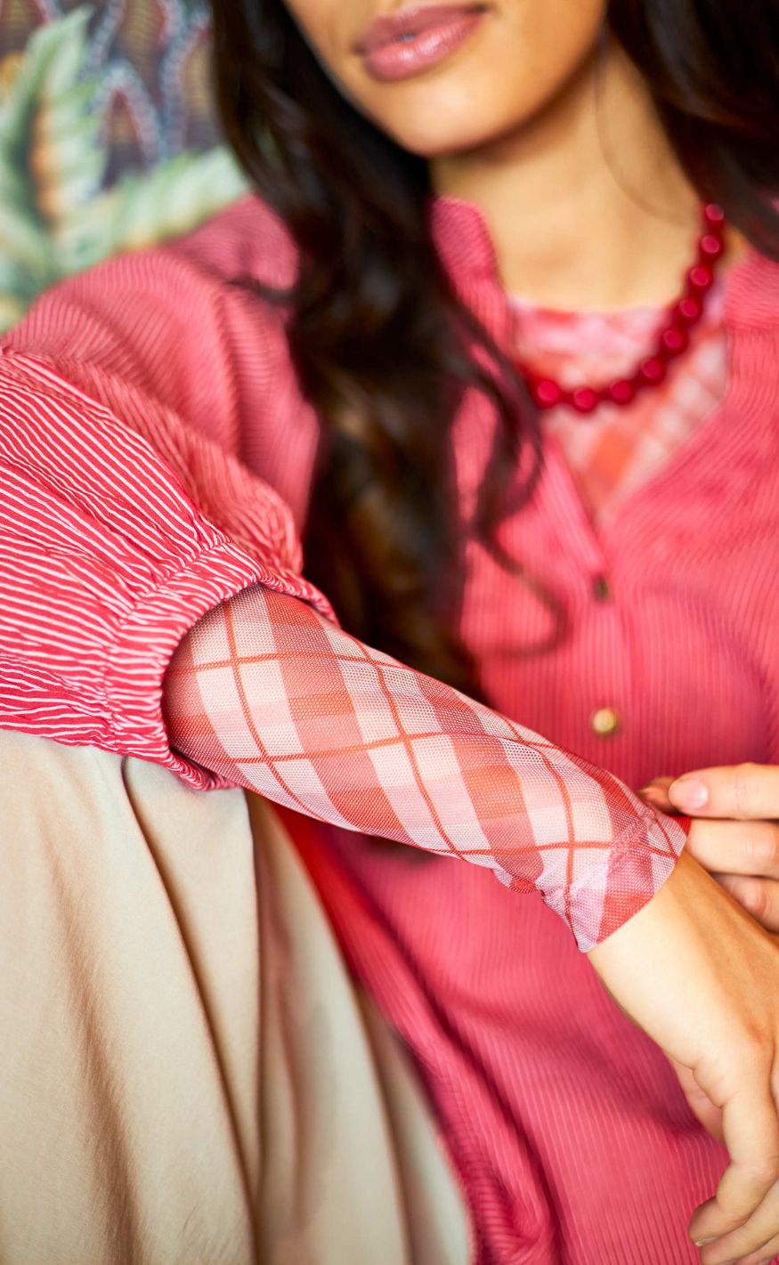Black Colour Bluse - Anne Mesh - Red Check