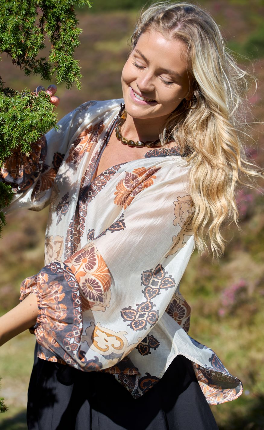 Black Colour Bluse - Hayley - Creme