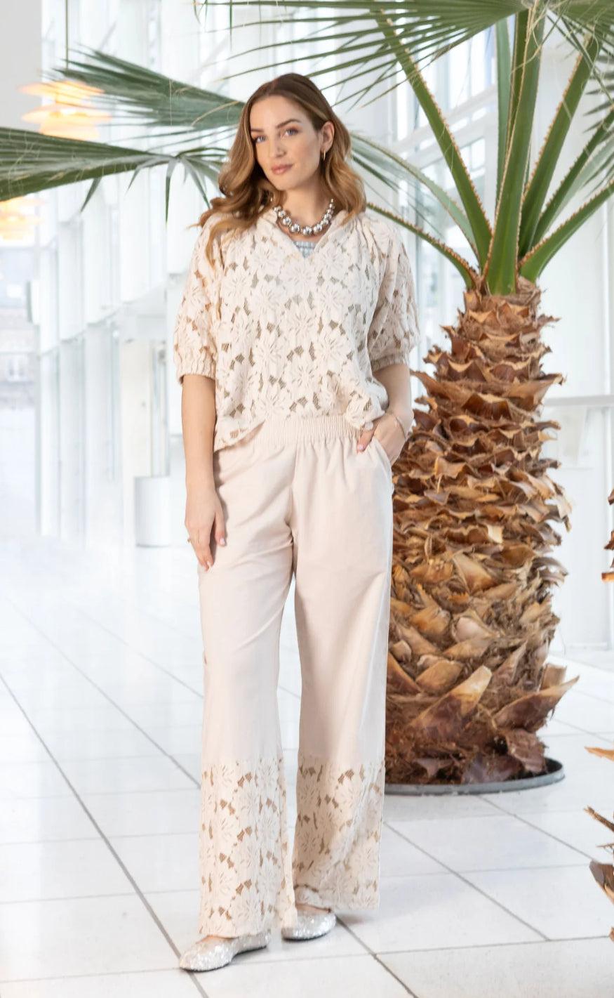 Black Colour Bluse - Nelly Flower - Champange