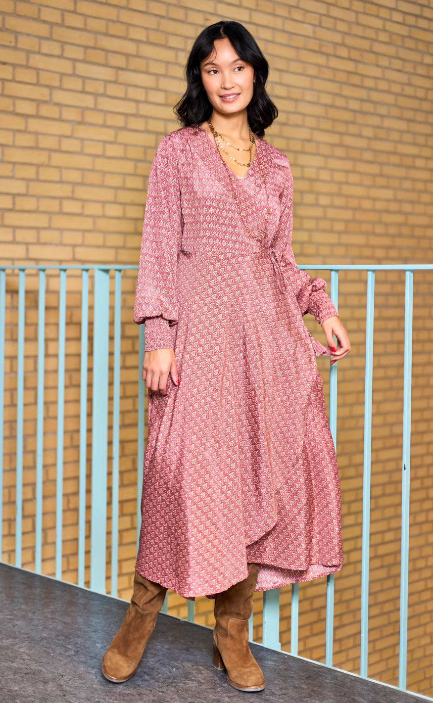 Black Colour Kjole - Luna Wrap - Indie Berry