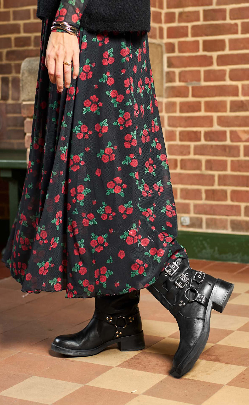 Black Colour Nederdel - Annie Mesh - Red Flower