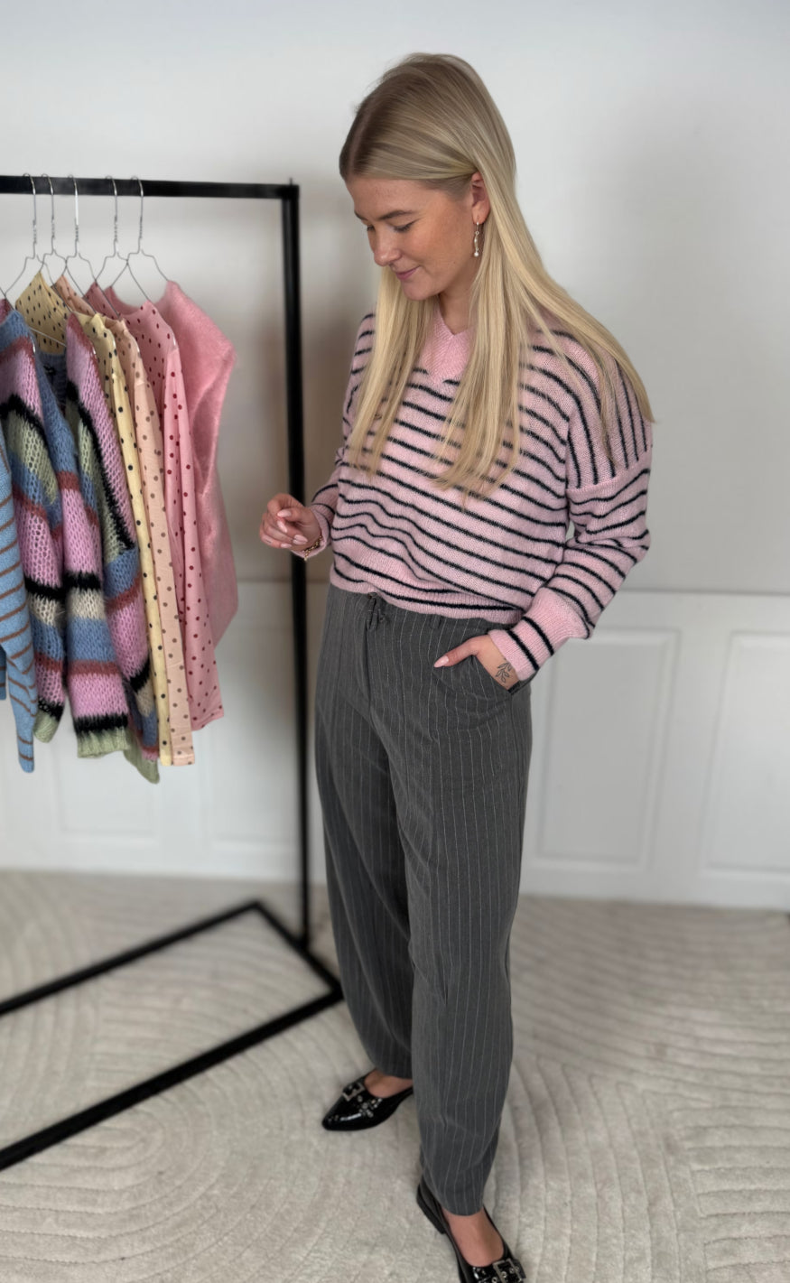 Black Colour Strik - Dell Striped - Rose