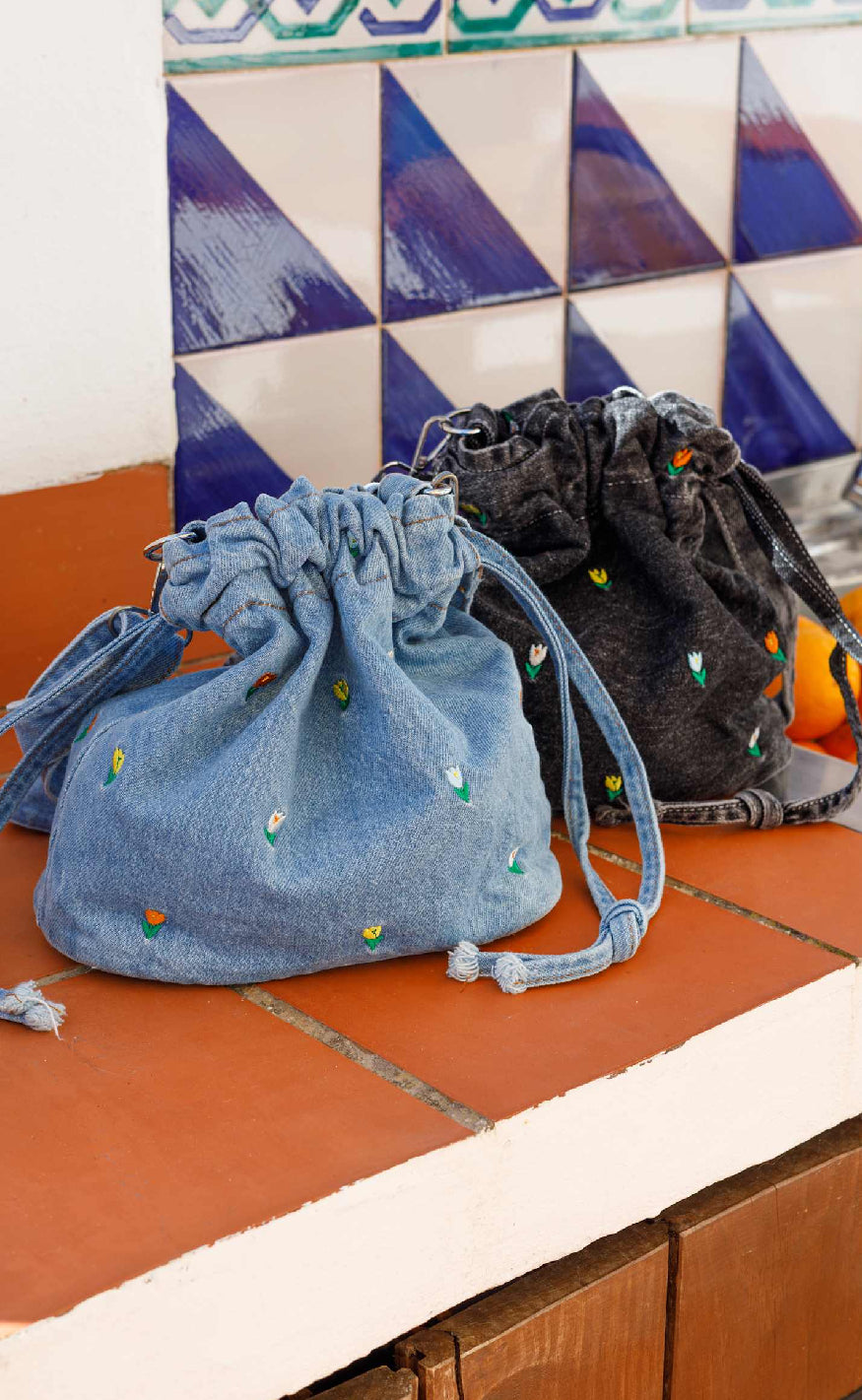 Black Colour Taske - Tulip - Lt. Denim Blue