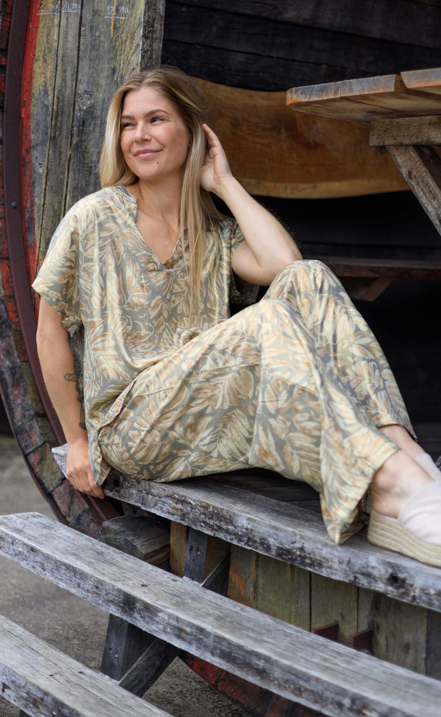 Black Colour Top - Luna Andrea - Golden Sand