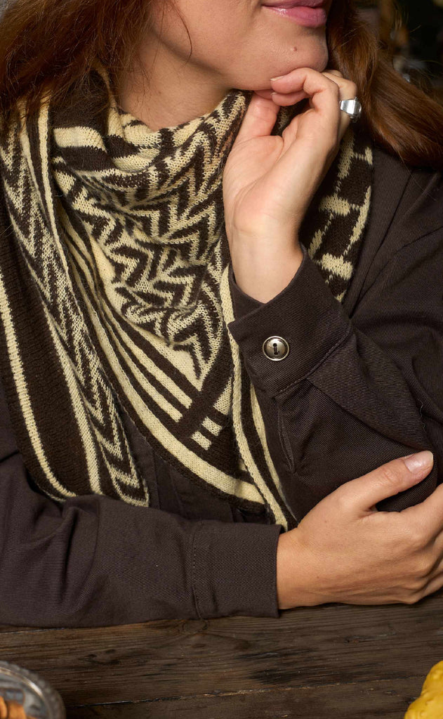 Black Colour Tørklæde - Bex Triangle - Butter Yellow