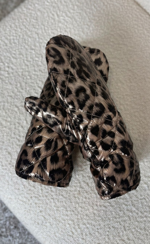 Black Colour Vanter - Nadina - Golden Leo