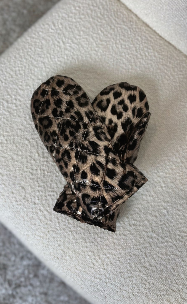 Black Colour Vanter - Nadina - Golden Leo