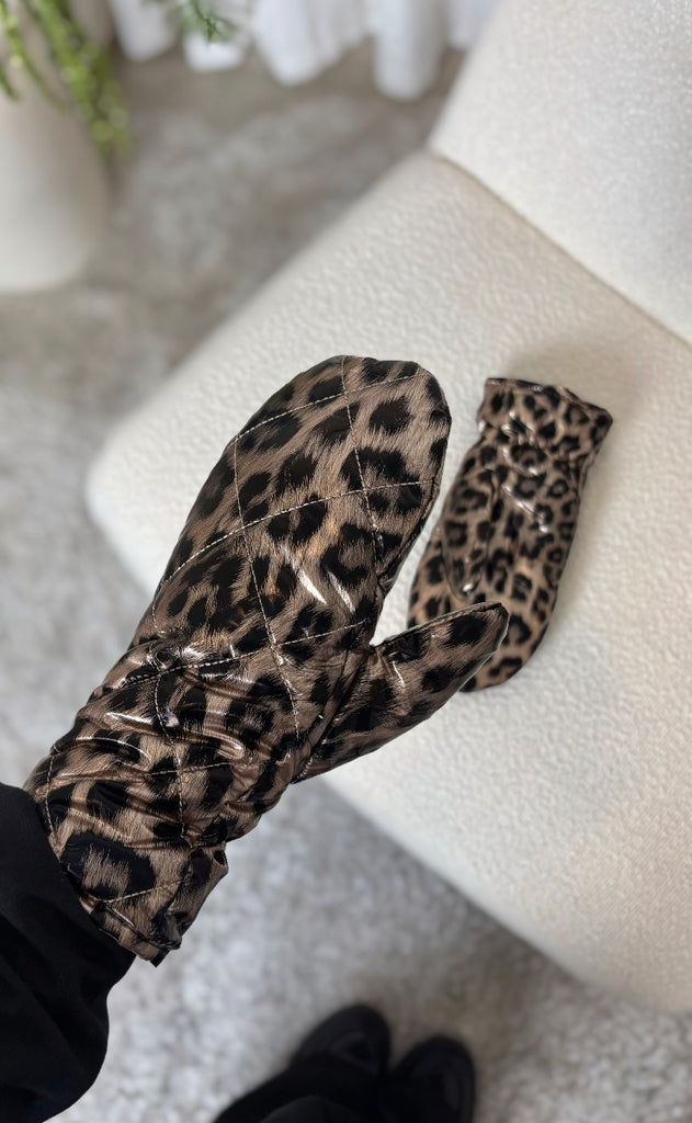 Black Colour Vanter - Nadina - Golden Leo