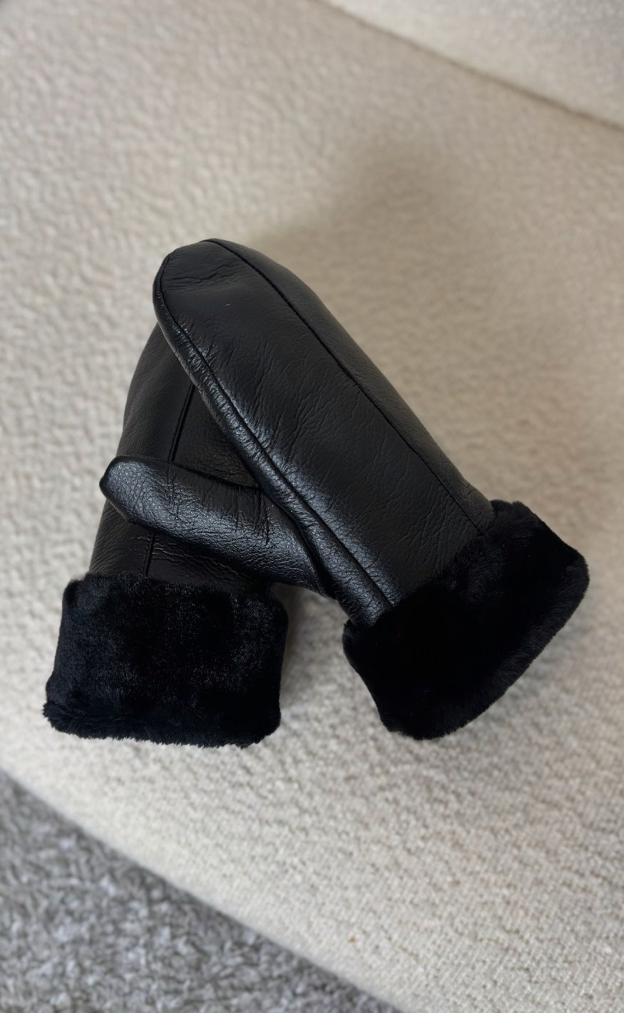 Black Colour Vanter - Tian - Black