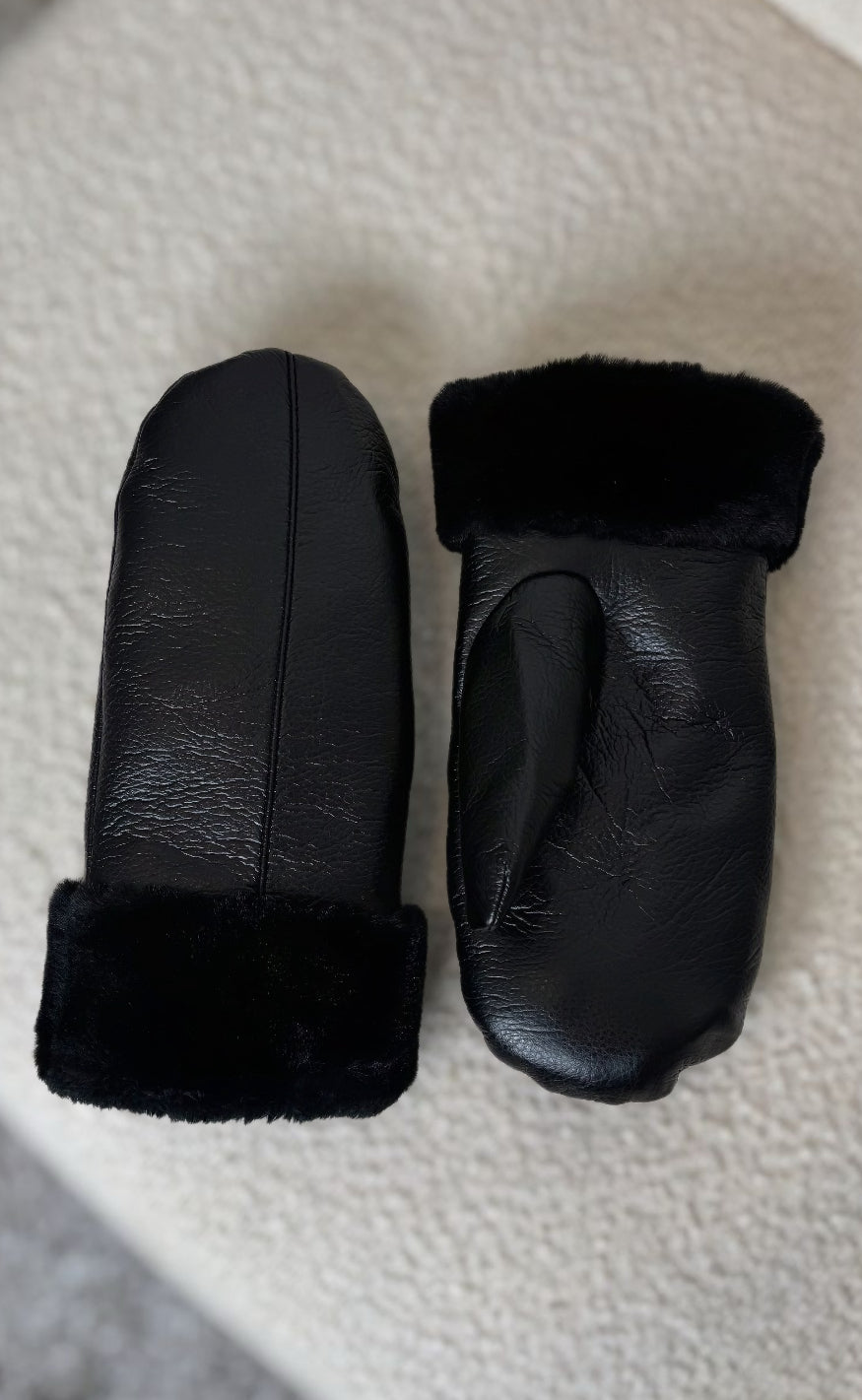 Black Colour Vanter - Tian - Black