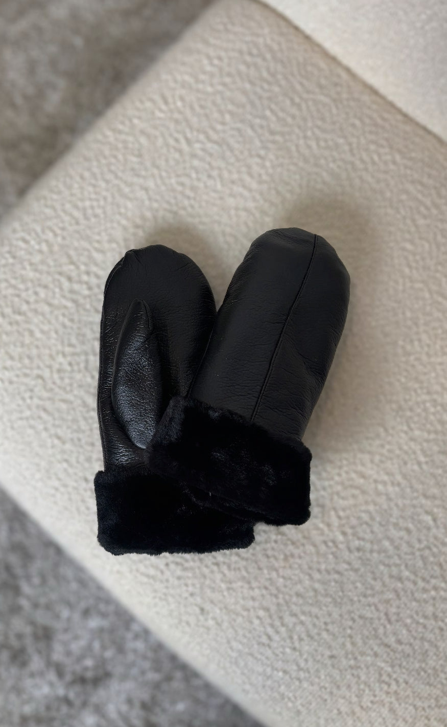 Black Colour Vanter - Tian - Black
