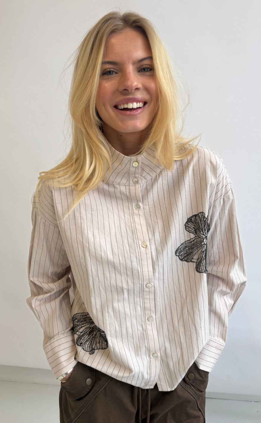Continue Bluse - Jessie Embroidery - Sand Stripe