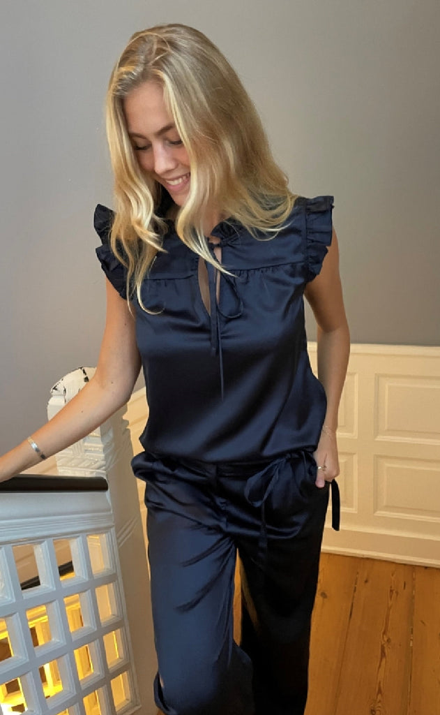 Continue Bluse - Lilly Satin - Navy Blue