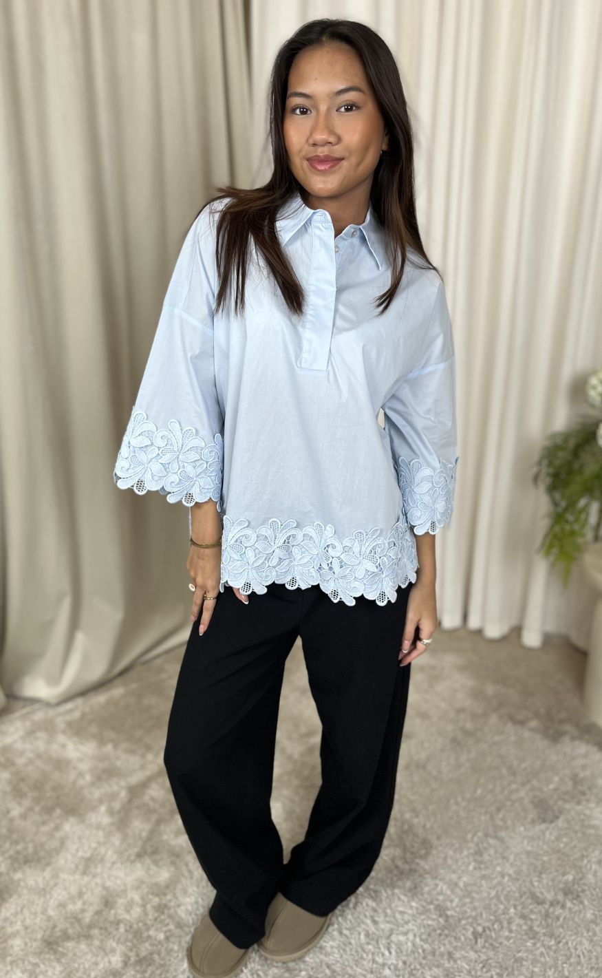 Continue Skjorte - Klara Embroidery - Light Blue