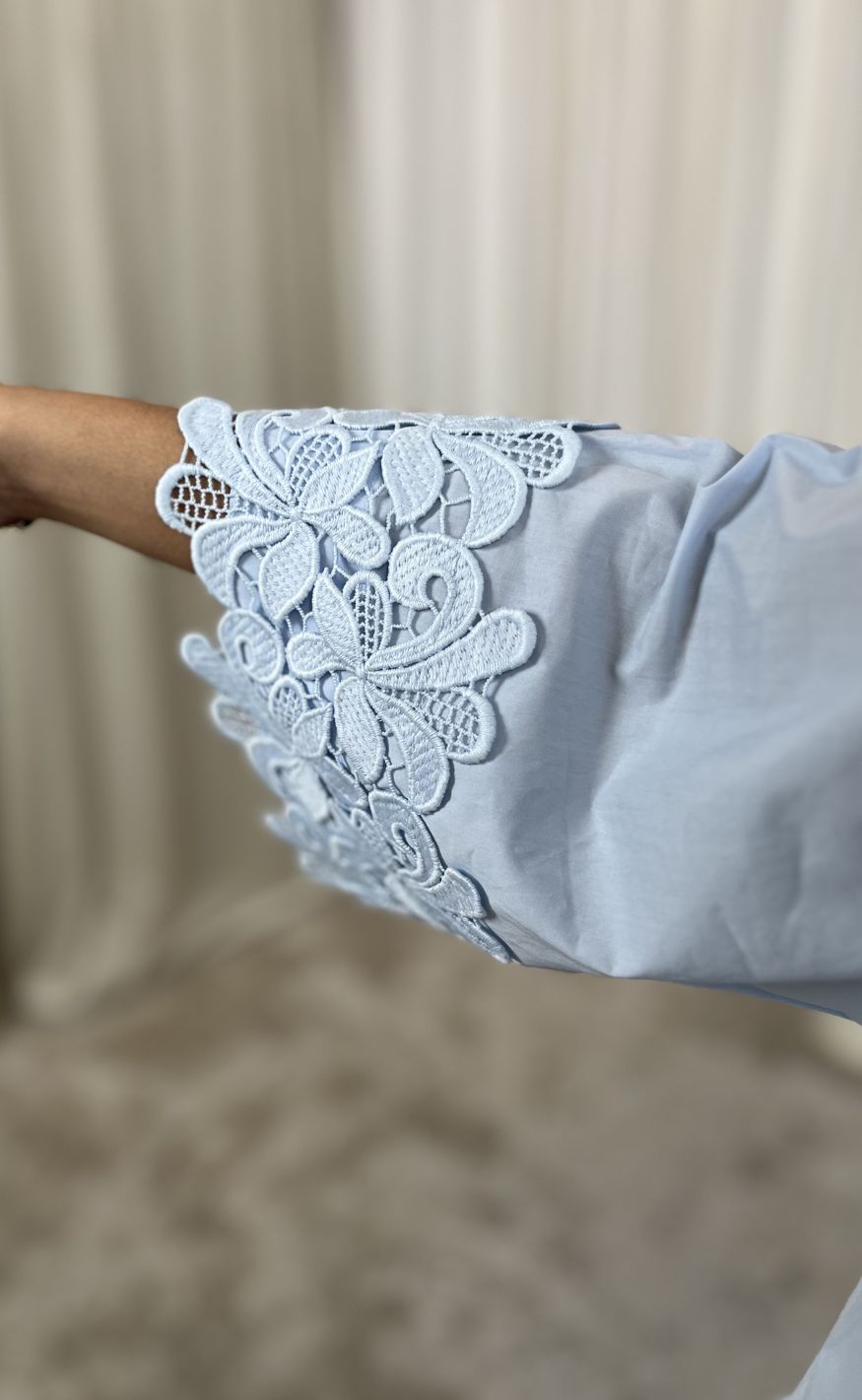 Continue Skjorte - Klara Embroidery - Light Blue