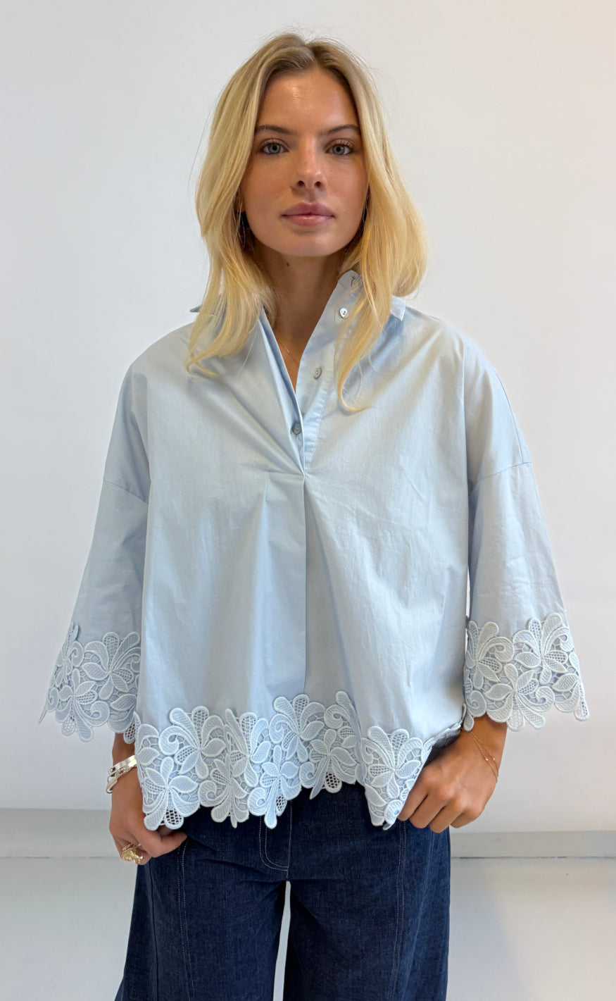 Continue Skjorte - Klara Embroidery - Light Blue