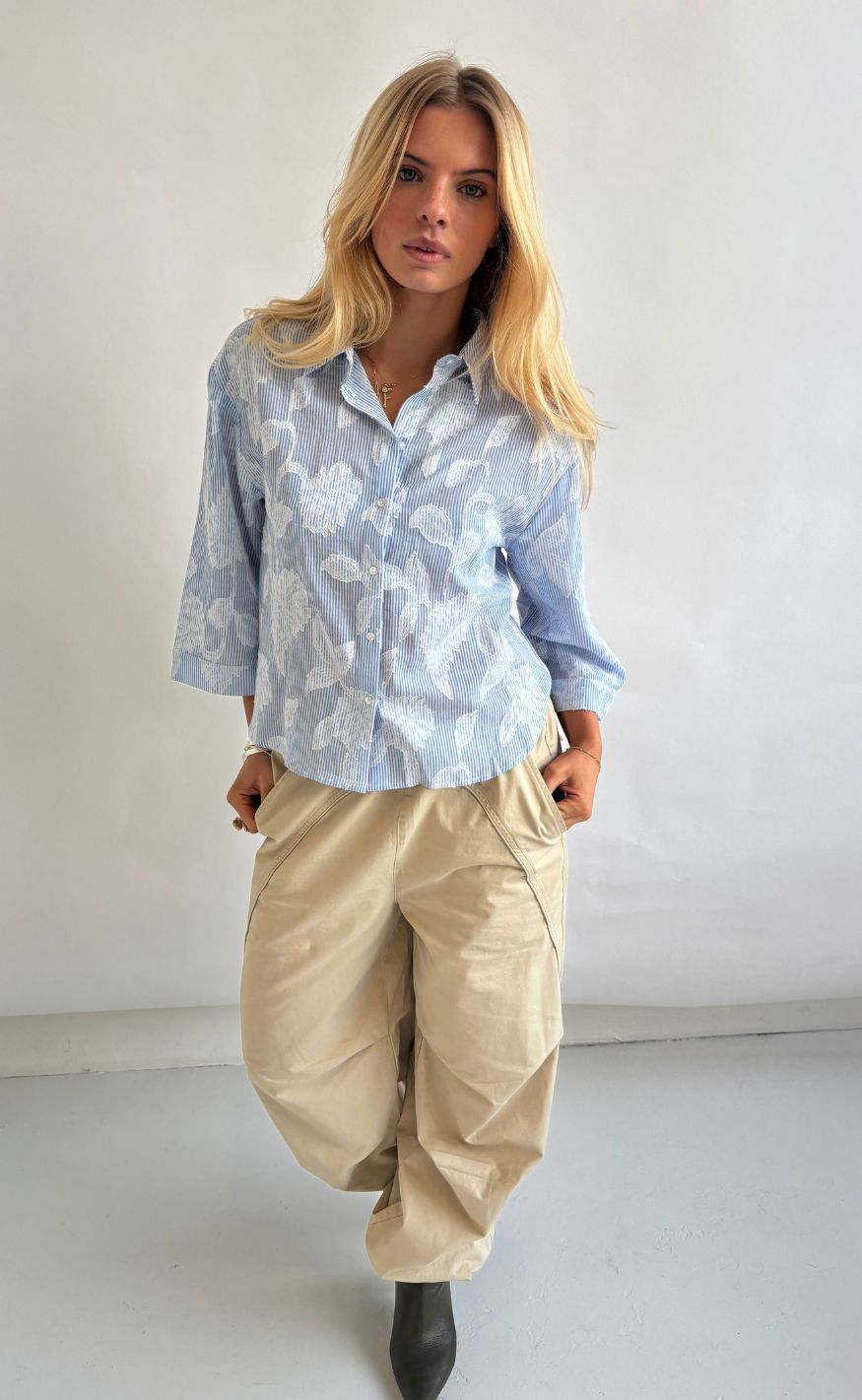 Continue Skjorte - Mili Embrodery - Blue Stripe