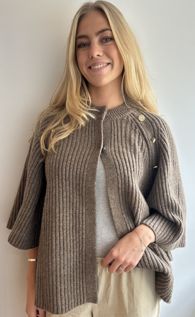 Continue Strik - Louis - Earth