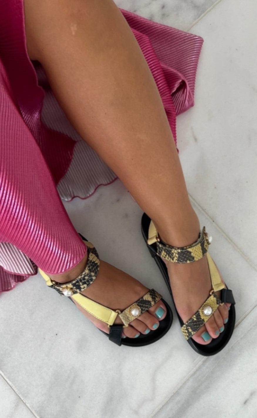 Copenhagen Shoes Sandal - Peace With Pearl - Yellow/Black