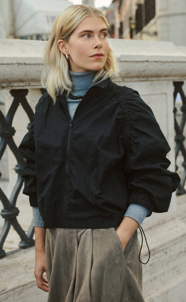 Culture Jakke - Cornelie Short - Black