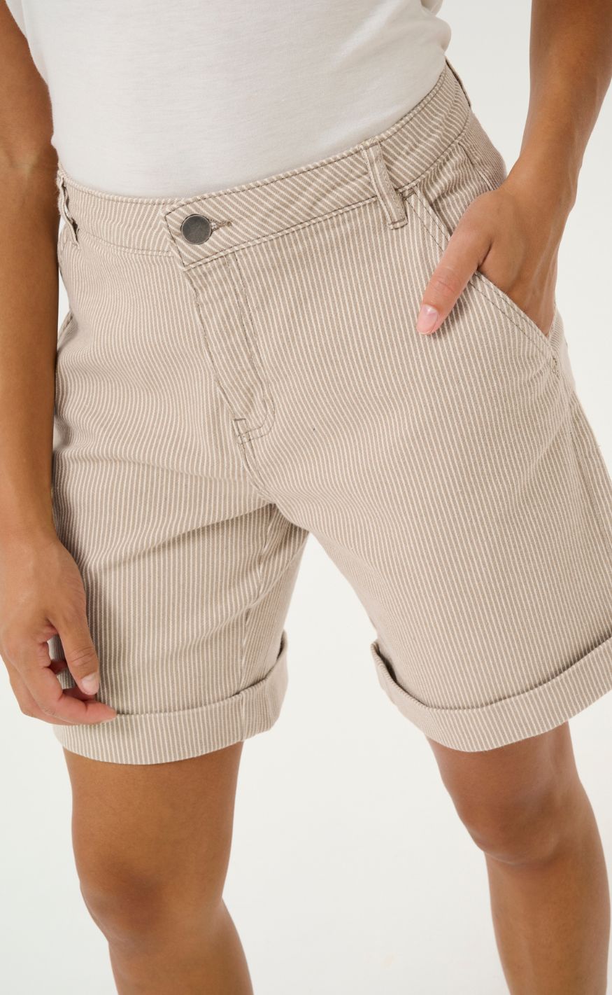 Culture Shorts - Milky - Dune/White Stripe