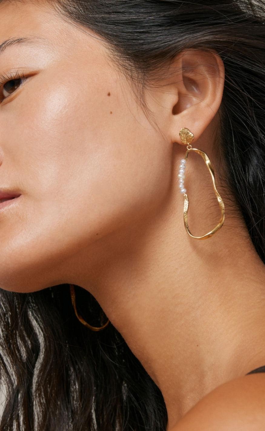 ENAMEL Copenhagen Ørering - Aloma Pearl Large - Gold Colour