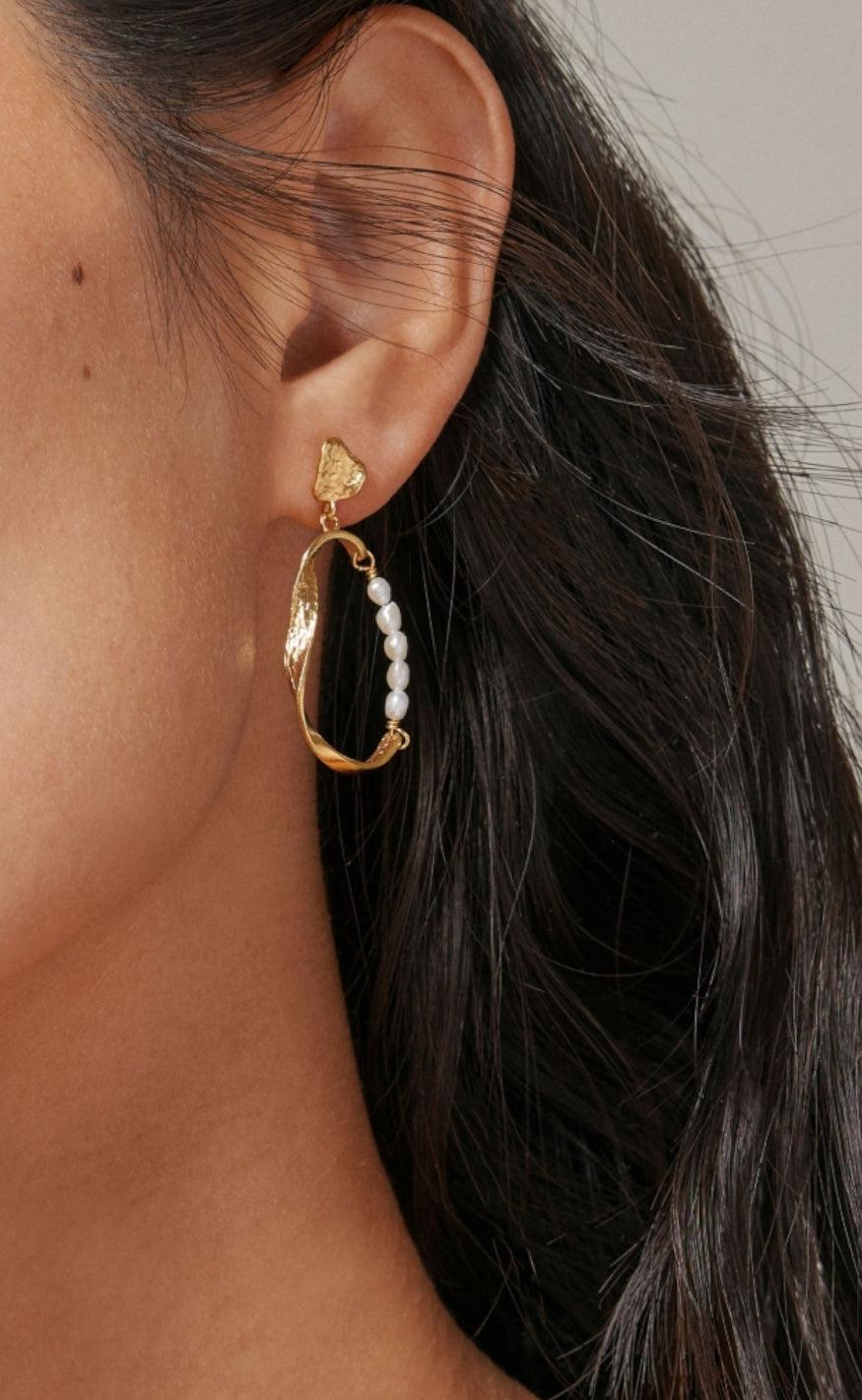 ENAMEL Copenhagen Ørering - Aloma Pearl Small - Gold Colour