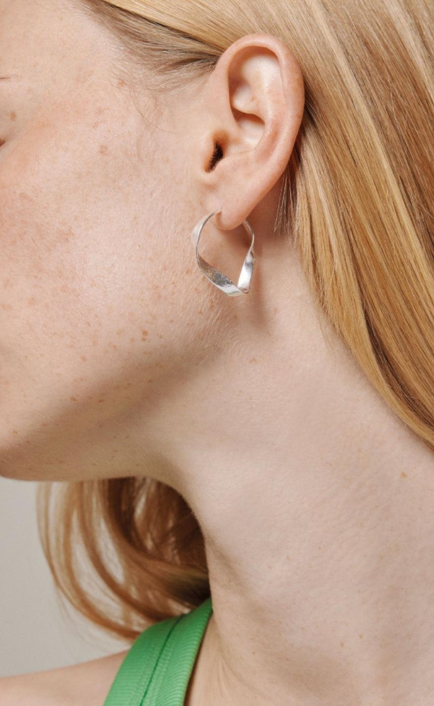 ENAMEL - Copenhagen Ørering - Hoops Scarlet Small - Silver Colour