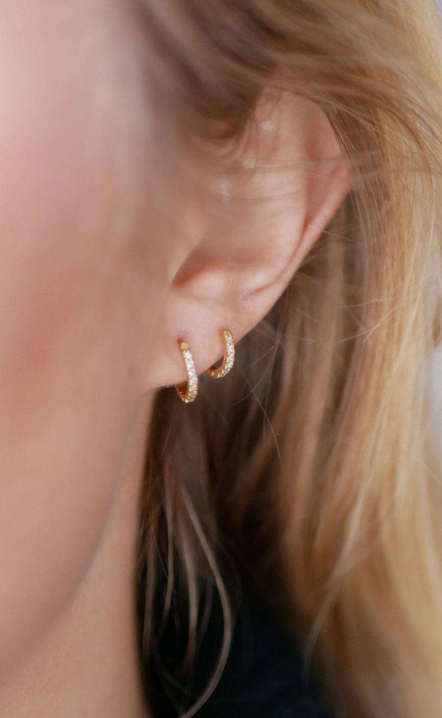 ENAMEL Copenhagen Øreringe - Petite Flora 8 mm - Gold Colour