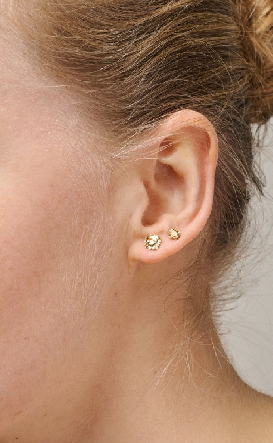 ENAMEL Copenhagen Øreringe - Studs Sunshine - Gold Colour