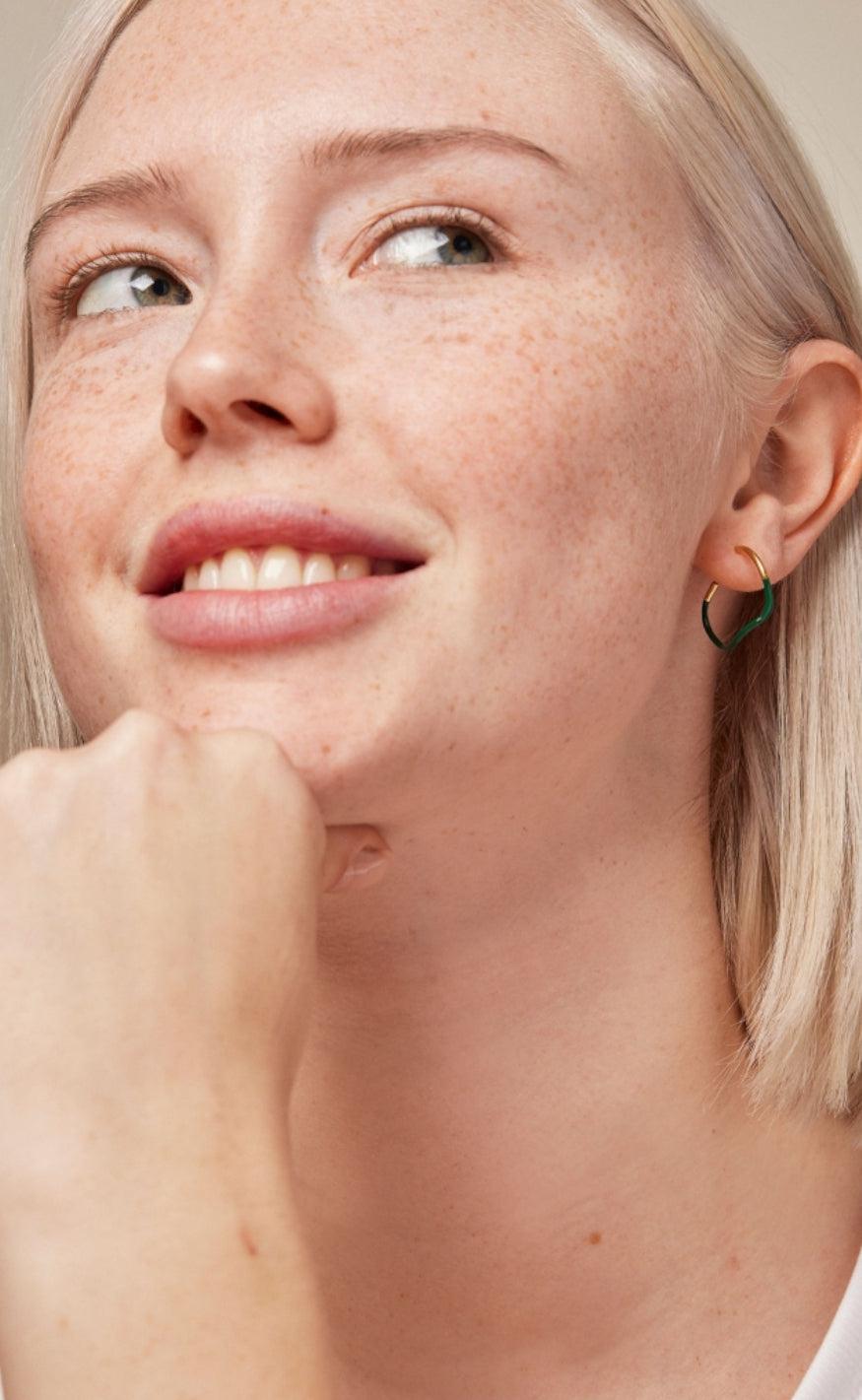 ENAMEL Copenhagen Øreringe - Sway Hoops - Petrol Green