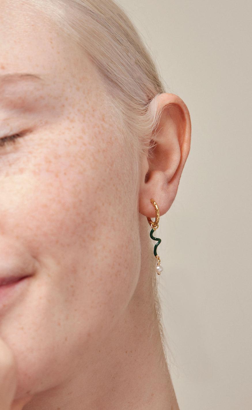 ENAMEL Copenhagen Øreringe - Twist - Petrol Green